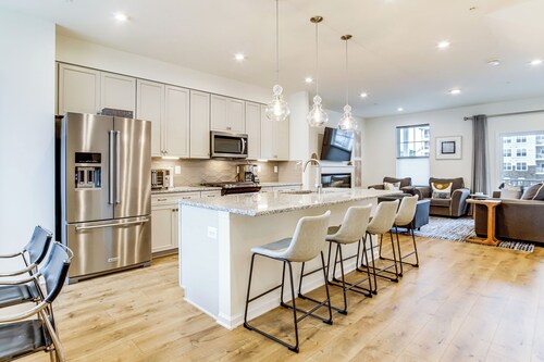 < 1 Mi to Dtwn: Waterfront Townhome in Cambridge!