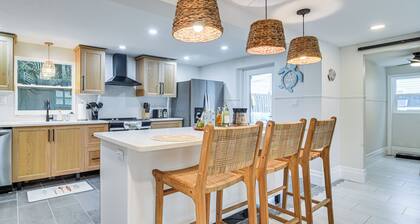 Walk to Beach: Treasure Island Gem w/ Golf Cart!