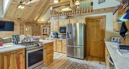 Fall Leaves, Jacuzzi & Games: Maryland Mtn Retreat