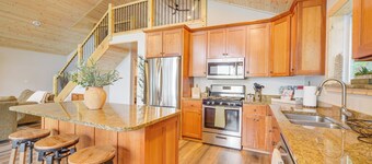 Boat Dock, BBQ & Fireside Fun: Clam Lake Cabin