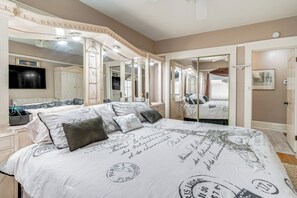 House (2 Bedrooms) | Interior - Miracle Mile Stay: Classic Stockton Home w/ Yard! (Stockton)