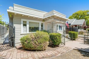 House (2 Bedrooms) | Interior - Miracle Mile Stay: Classic Stockton Home w/ Yard! (Stockton)