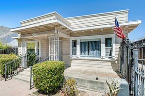 House (2 Bedrooms) | Interior - Miracle Mile Stay: Classic Stockton Home w/ Yard! (Stockton)