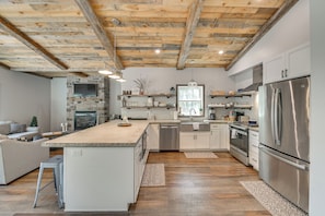 House (3 Bedrooms) | Interior
