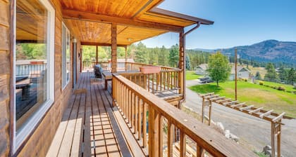 Mtn-view Getaway w/ Spacious Deck in Republic!