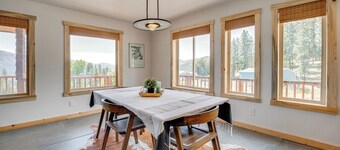 Mtn-view Getaway w/ Spacious Deck in Republic!