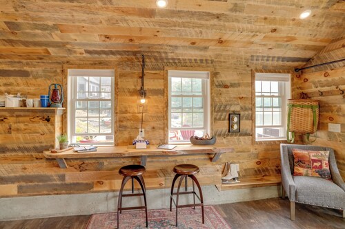 Dock & Lake Access: Studio 14 Mi to Dtwn Albany!