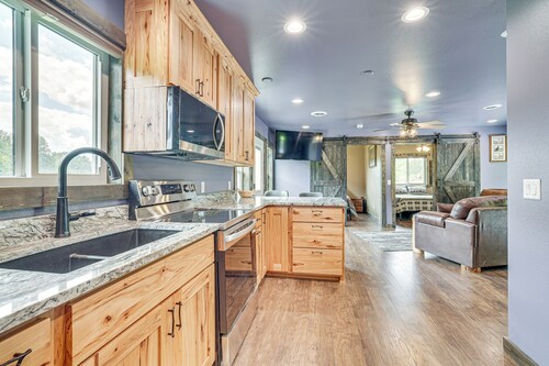 Hike, Fish & Relax: Kickapoo River Cabin!