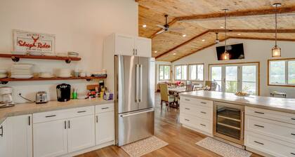 Rustic, Modern, Great for Groups! Crooked Lake Gem