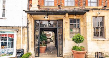Beautifully presented dog friendly - College Cottage