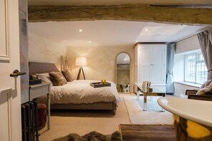2 habitaciones, tabla de planchar con plancha, cuna de viaje y wifi