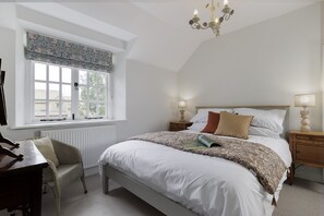 3 Schlafzimmer, Schreibtisch, Bügeleisen/Bügelbrett, WLAN