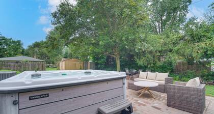 < 1 Mi to Lake Erie: Home w/ Hot Tub & Game Room!