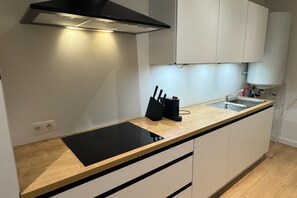 Fridge, oven, stovetop, coffee/tea maker - Charming 1BR Apartment | Walk to City Center (Ghent)