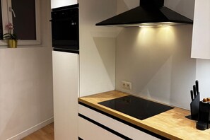 Fridge, oven, stovetop, coffee/tea maker - Charming 1BR Apartment | Walk to City Center (Ghent)
