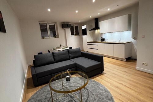 Charming 1BR Apartment | Walk to City Center