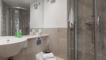 Family Apartment, Private Bathroom | Bilik Mandi | Pengering rambut, tuala disediakan, sabun, syampu