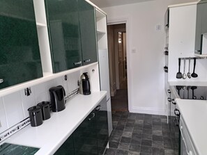 冰箱、微波炉、烤��箱、炉灶