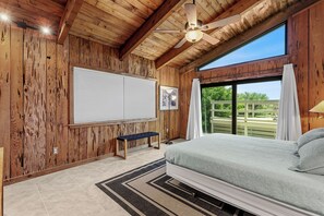 3 عدّة غرف نوم ومكواة/لوح كي وواي فاي مجانًا وملاءات أسرّة