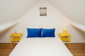 1 bedroom, desk, iron/ironing board, WiFi