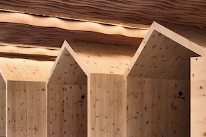 Un sauna, una bañera de hidromasaje, baño turco