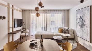 Suite, 1 habitación | Caja fuerte, escritorio, espacio para trabajar con un portátil