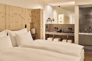 Suite, 1 Bedroom | In-room safe, desk, laptop workspace, soundproofing