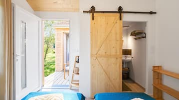 1 bedroom, bed sheets