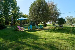 Outdoor dining - Guest Room at L'Envol (Bassillac et Auberoche)