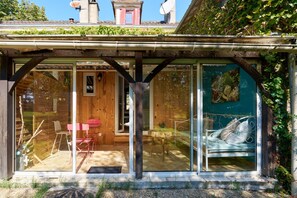 Terrace/patio - Gite À L'Envol with Private Terrace and Shared Garden (Bassillac et Auberoche)