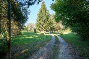 Property grounds - Gite À L'Envol with Private Terrace and Shared Garden (Bassillac et Auberoche)