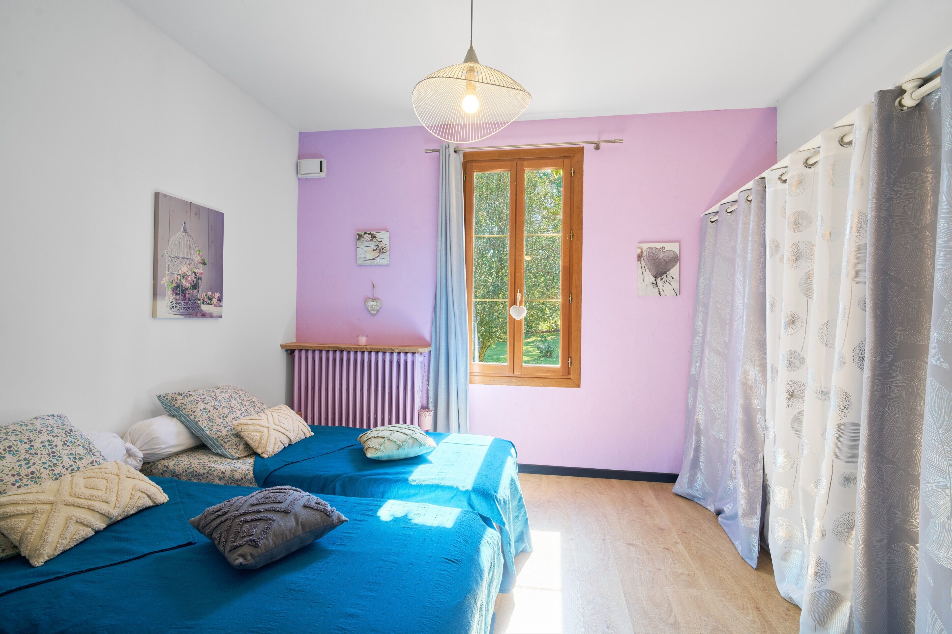 2 bedrooms, bed sheets