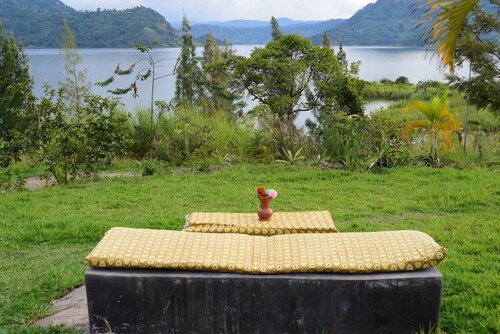 Ecological Cottages&Cabins for travellers around Nyungwe Park  & The CongoNile