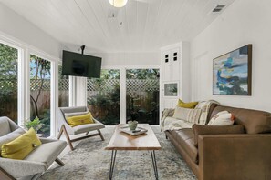 テレビ、書斎 / ワークスペース