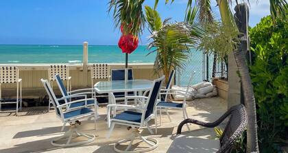 2-bedroom cottage, steps from the ocean, AC, parking