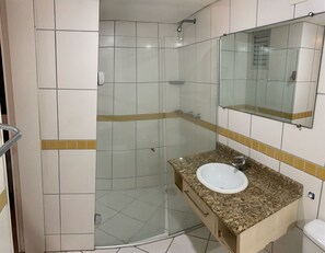 Jetted tub, hair dryer, towels, toilet paper