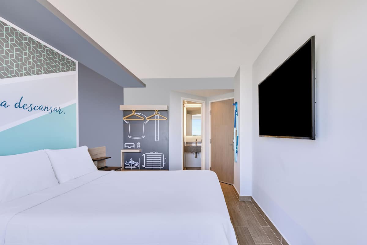 Superior Room, 1 Queen Bed | Desk, laptop workspace, free WiFi