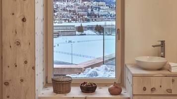 Sauna, hot tub, steam room