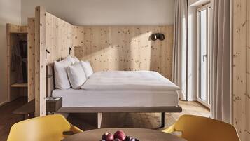 In-room safe, desk, laptop workspace, free WiFi