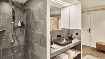 Separate bathtub and shower, free toiletries, hair dryer, towels