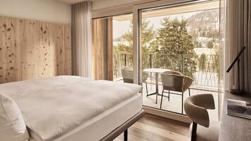 Studio Apartment | In-room safe, desk, laptop workspace, free WiFi