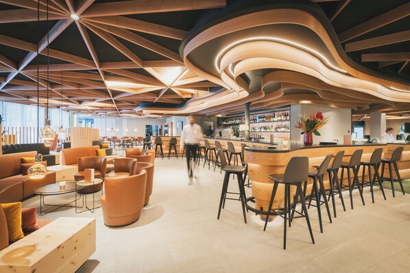 2 bares/lounges