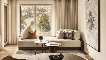 Studio Apartment | Una cassaforte in camera, una scrivania, postazione laptop