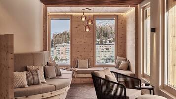 Sauna, hot tub, steam room