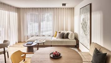 Caja de seguridad en la habitación y escritorio