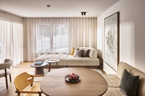 In-room safe, desk, laptop workspace, free WiFi - Laudinella Apartments (St. Moritz)