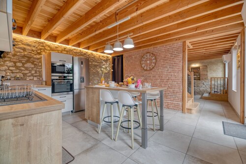 Holiday Home 'Les Echaunes' with Private Terrace, Wi-Fi and Air Conditioning