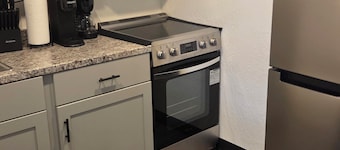 Looking for a quiet, cozy escape in the heart of historic Green River, WY? Our 1 bed / 1 bath Airbnb offers the perfect blend of charm and comfort — just steps away from the scenic beauty and local history that make this town so special.