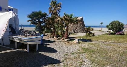 Apartment 'Brisa y Mar' mit Gemeinschaftspool, privater Terrasse und WLAN