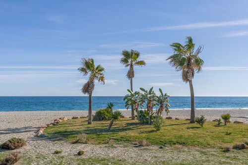 Apartment 'Brisa y Mar' mit Gemeinschaftspool, privater Terrasse und WLAN